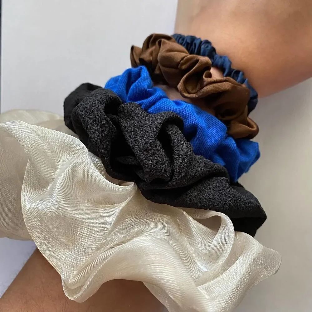 𝅺Set of 5 Scrunchies
